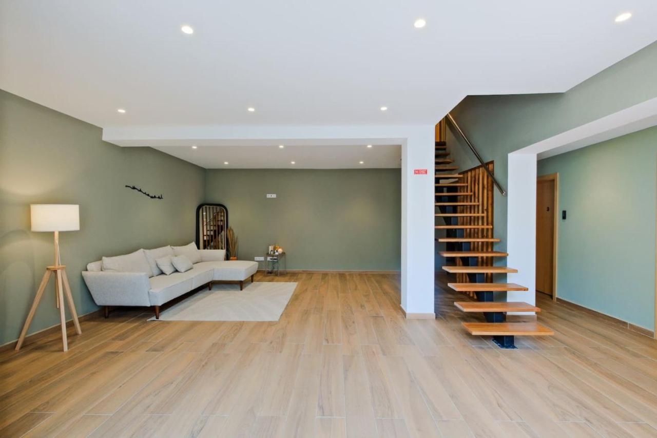 Lovely Fully Equipped Near Subway N9 *